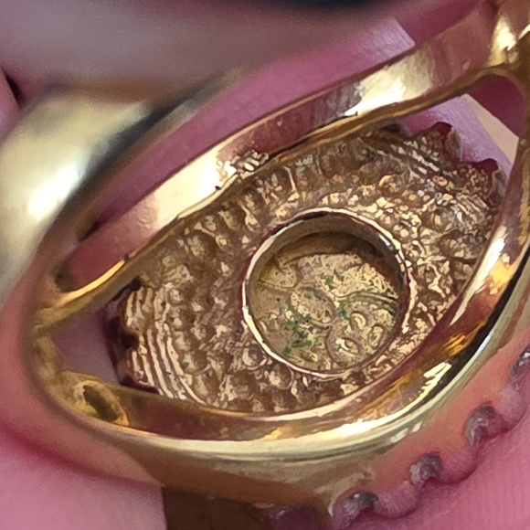 Vintage Gold Toned Signet Faux Lady Liberty Coin Ring - Picture 11 of 16